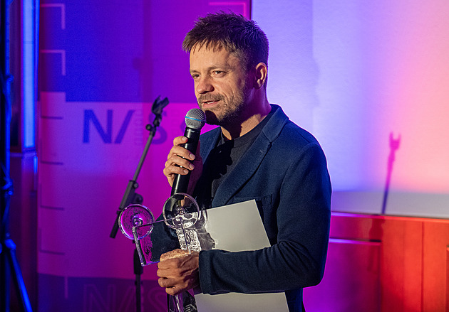 Akademie ocenila filmové hvězdy. Skleněnou kameru získali Mádl i Vetchý