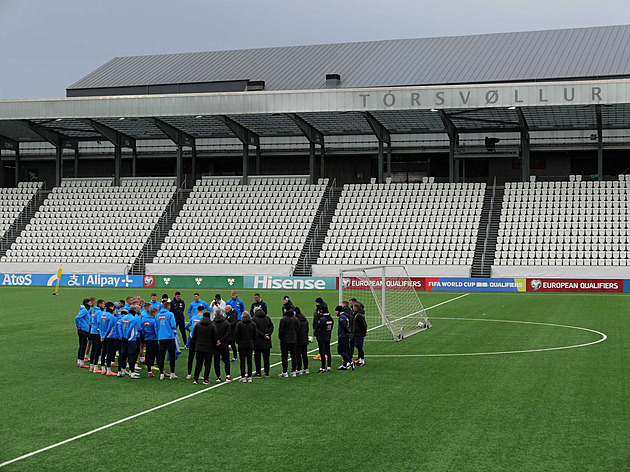 Soupeři v ulicích, divočina i vítr dvacetkrát jinak. Jak vypadá faerská fotbalová mise?