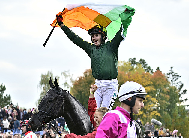 Velkou pardubickou vyhrál po třiceti letech zahraniční kůň, irský Stumptown