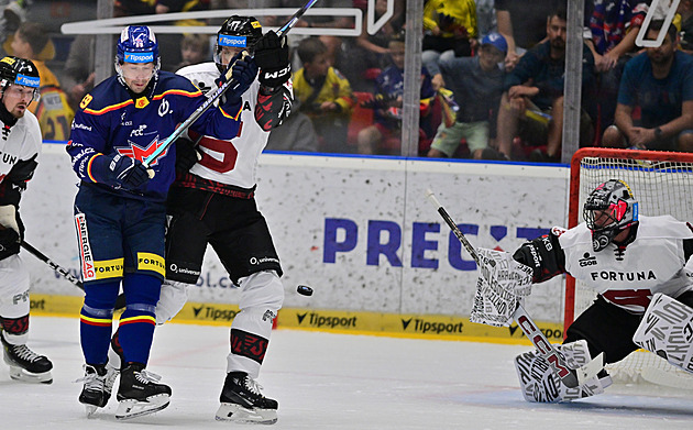 ONLINE: Sparta vede nad lídrem, skóruje Špaček. Hradec v derby přivítá Pardubice