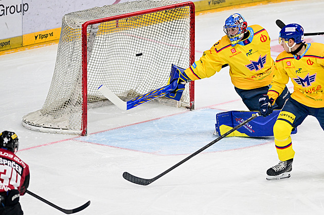 ONLINE: Sparta vede na Budějovicemi 2:1, východočeské derby je zatím bez branek