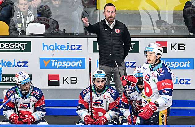 ONLINE: Hradec poráží Pardubice, Sparta svalila lídra. Brno vede v Litvínově