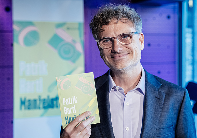 OBRAZEM: Patrik Hartl pokřtil svou novou knihu. Podpořit ho přišli rodina i herci