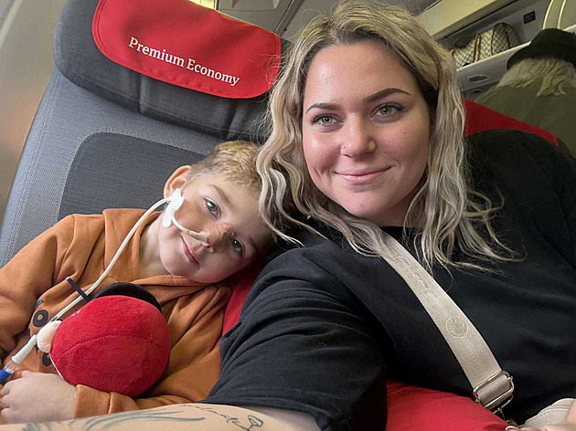 Vstříc šanci na život. Chlapec s vážným onemocněním odlétá léčit se do Bostonu