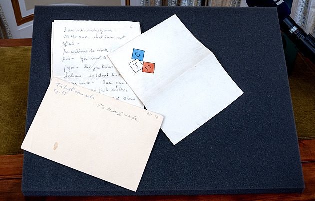 Archiváři zveřejnili přepis tajemné obálky. Nemluvil k synovi Janovi, ale k Benešovi