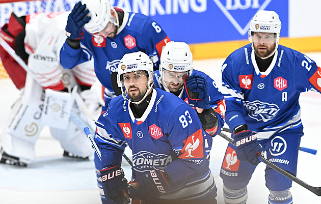 ONLINE: Hradec se nevzdává, v Lausanne opět srovnal. Kometa vede v Zugu 3:2