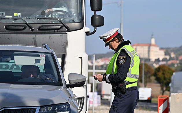 Rakousko prodloužilo kontroly na hranicích s Českem do poloviny prosince