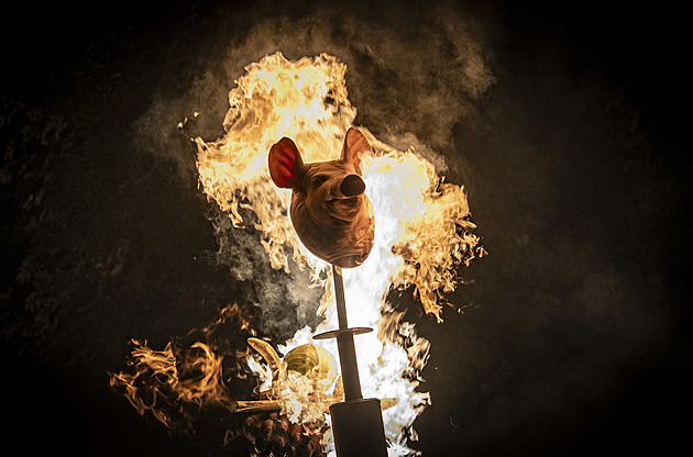 OBRAZEM: Souhvězdí i apokalypsa v plamenech. Prahu rozzářil Signal Festival