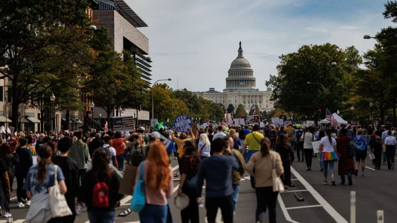 Masivní protesty proti Trumpovi: Čekají se miliony lidí, prezident odjel do sídla na Floridě