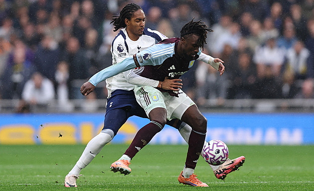 ONLINE: Aston Villa na Tottenhamu otáčí, pak šlágr Liverpool - Manchester United