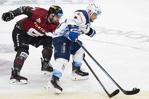 ONLINE: Třinec vede v Liberci, daří se i Hradci. Sparta s Kometou bez branek