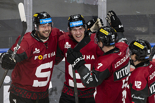 ONLINE: Sparta doma zaskočila Kometu, Třinec se osamostatnil na čele. V akci Plzeň