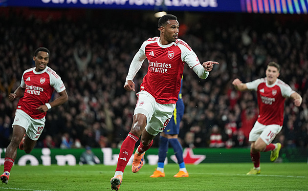 Arsenal deklasoval Atlético. PSG dalo sedm gólů, Barcelona a PSV po šesti