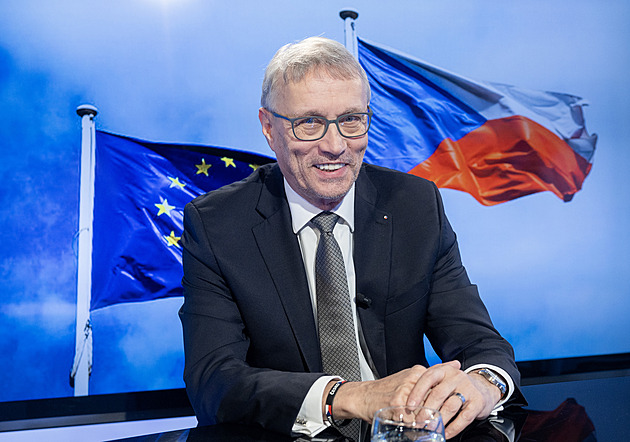 Ministr Dvořák měl autonehodu, vyvázl se zlomenou hrudní kostí