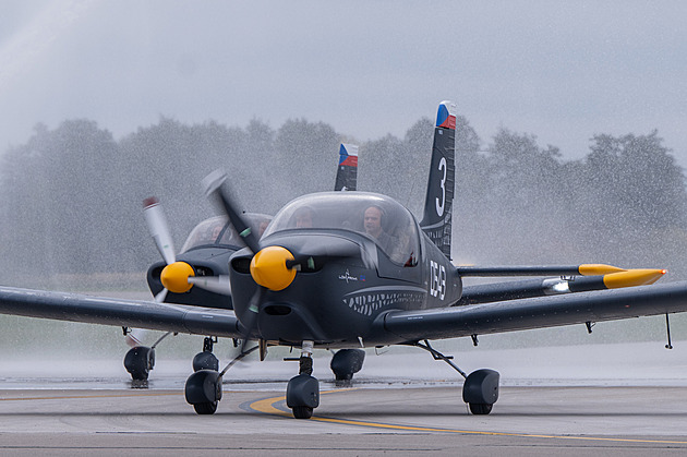 Zlíny dosedly v Pardubicích. Armádní výcvikové centrum předvedlo nové letouny