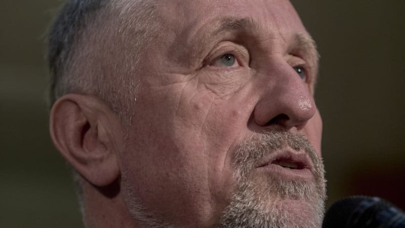 Topolánek se drsně pustil do muže, který ofotil údajné Turkovy příspěvky na sítích