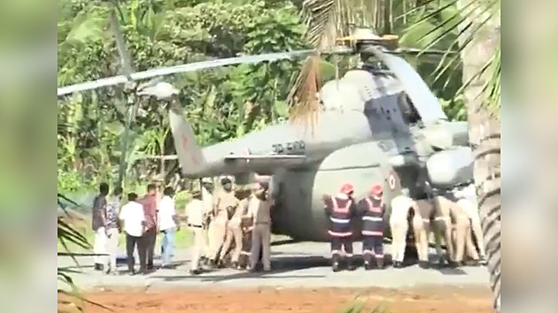 VIDEO: Rychle, tlačte! Vrtulník indické prezidentky přistál do tuhnoucího betonu