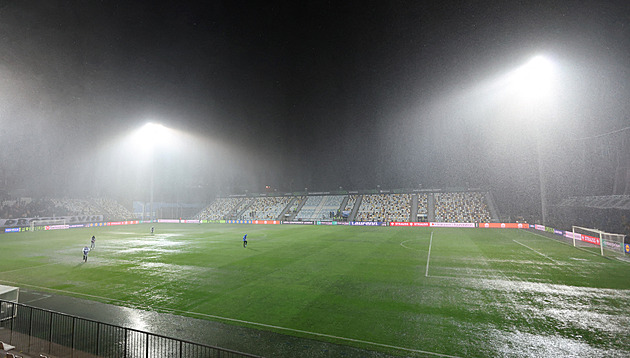 ONLINE: Rijeka - Sparta 0:0, sudí duel kvůli dešti přerušil, verdikt odkládá, padá mlha
