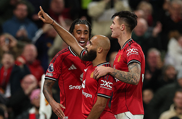 ONLINE: United ustáli drama, Sunderland zmrazil Chelsea. Do akce jde Liverpool