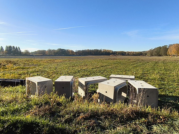 Nejistá letní sezona na Rosničce, odbahněný rekreační rybník čeká na vodu