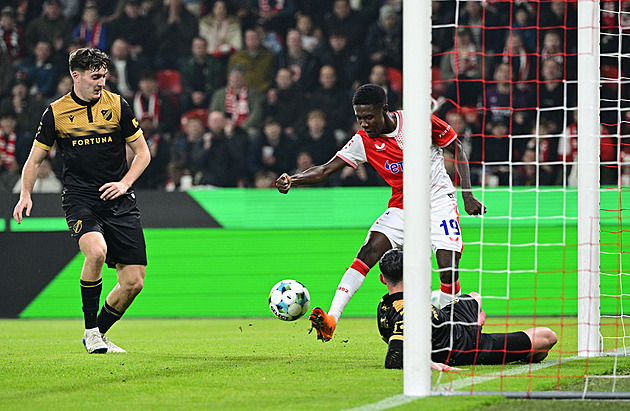 ONLINE: Slavia - Ostrava 0:0, Oscarův gól neplatil, pak skvěle zasahuje Holec