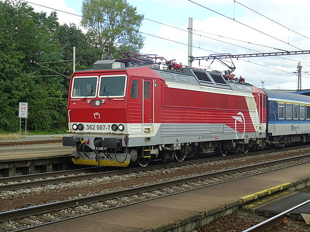 Krádež kabelů zastavila v Lipníku nad Bečvou provoz na železničním koridoru