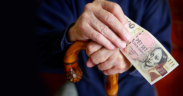 Dřívější odchod do důchodu i vyšší růst penzí může Česko bolet, varují experti