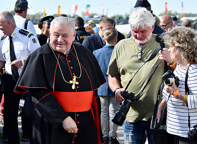 Laskavý hlas, statečný učitel. Zeman, Babiš nebo Strach vzpomínají na Duku