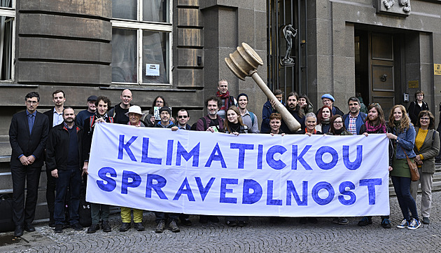 Klimatická žaloba znovu neuspěla. „Nečinnost vlády“ nezasahuje do práv