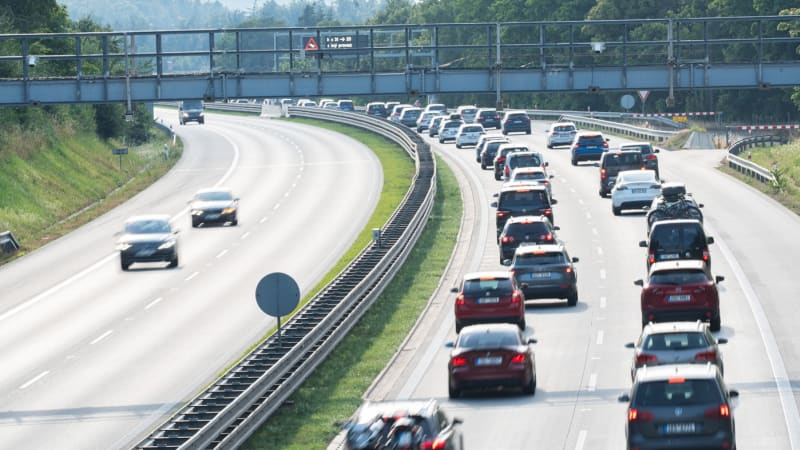 Dálniční známky znovu zdraží. Elektromobily zůstávají osvobozeny