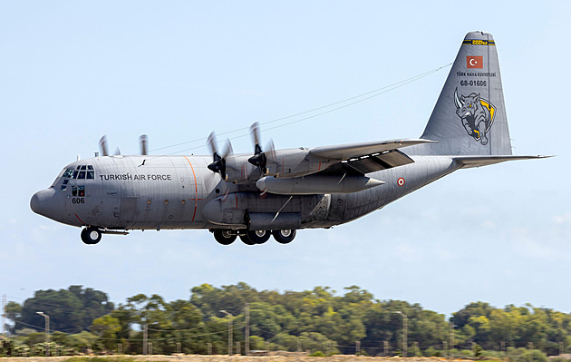 Poblíž hranice mezi Ázerbájdžánem a Gruzií havaroval letoun turecké armády