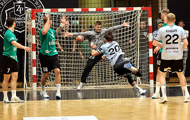 Karvinští házenkáři vyhráli v Lovosicích a dotáhli se na čelo extraligy