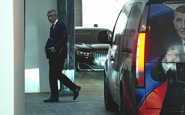 Babiš přijel na Hrad. Pavel se ho zeptá, jak vyřeší střet zájmů i na program