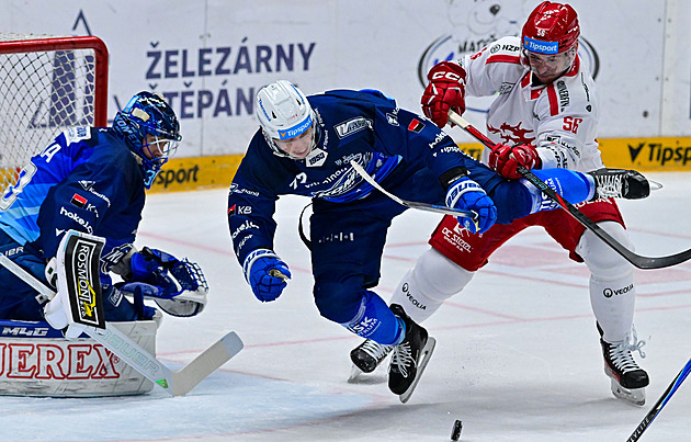 Kometa porazila Třinec, sparťané zvládli divokou přestřelku. Dynamo muselo otáčet