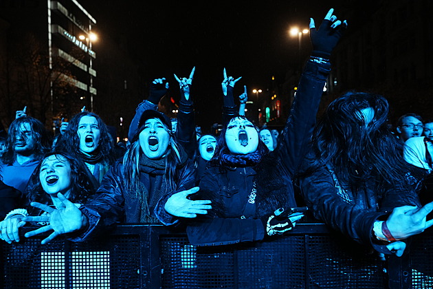 Oslavy 17. listopadu vrcholí koncertem v Praze. Zazněla podpora i Ukrajině