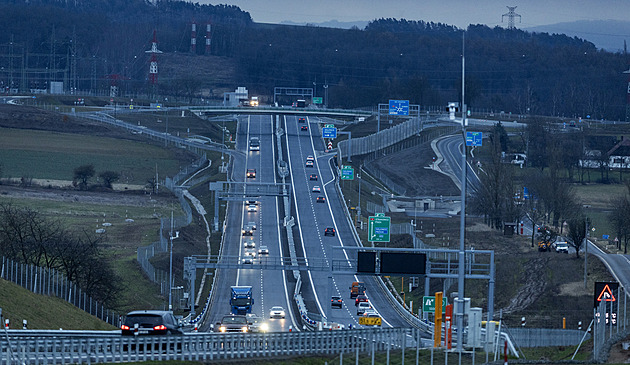 Kvůli nehodě na Písecku je uzavřen v části dálnice jeden pruh ve směru Prahu