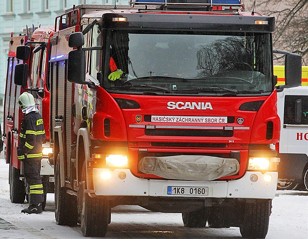 Na brněnském letišti hořel hangár. Zásah brzdil sníh, škoda je v desítkách milionů