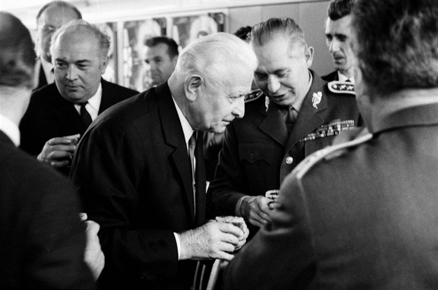 Komunista, který bojoval i s bolševiky. Generál Svoboda bral řády ze všech stran