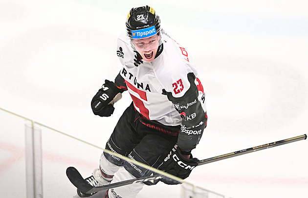 Sparta porazila Pardubice po prodloužení, Třinec prohrál posedmé. Padla i Kometa