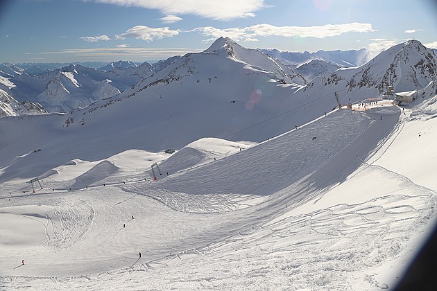 Masivní lavina v Rakousku zasáhla i sjezdovku. Do záchrany se zapojili i Češi