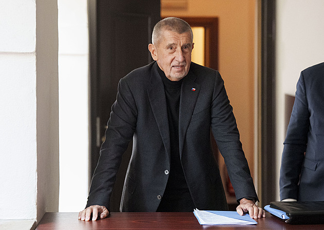 Nerozumím tomu, proč jste svolali tuto schůzi, řekl Babiš poslancům
