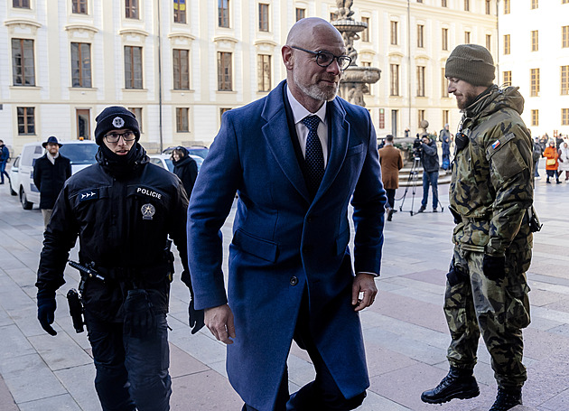 Je ostuda, že učitelé stále neberou vyšší platy, řekl na Hradě Plaga