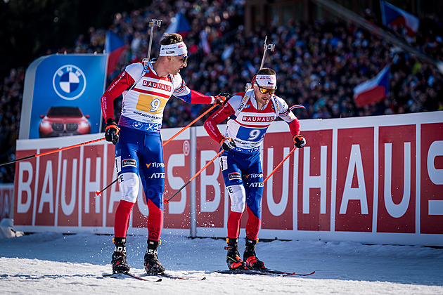 Biatlon ONLINE: První závod také pro muže. Štvrtecký zvládá ležku bezchybně