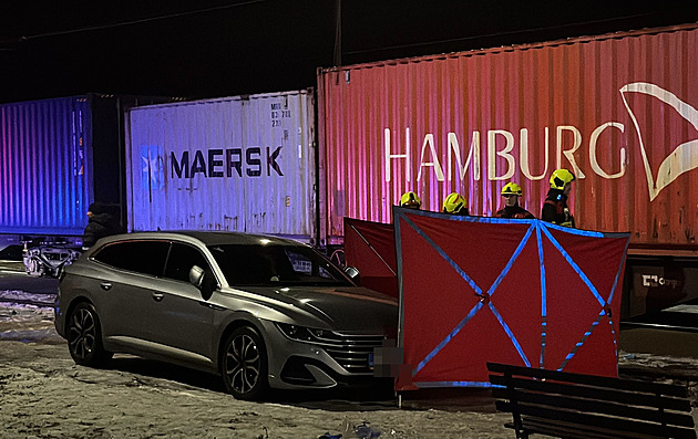 Ve Staré Boleslavi srazil v sobotu večer nákladní vlak dva dělníky, jeden zemřel