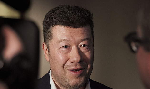 Okamurova první zahraniční cesta. Na Slovensko za Ficem přijede i s Turkem