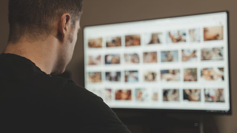 Místo modelingu zakusily tvrdé porno. V případu Czech castingu obvinili devět lidí