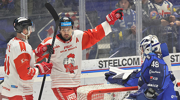 Třinečtí deklasovali Hradec, Olomouc prodloužila bídnou sérii Vítkovic