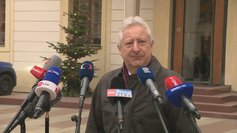 Zůna se vyhnul otázkám na vojenskou pomoc Ukrajině. Muniční iniciativu chce prověřit