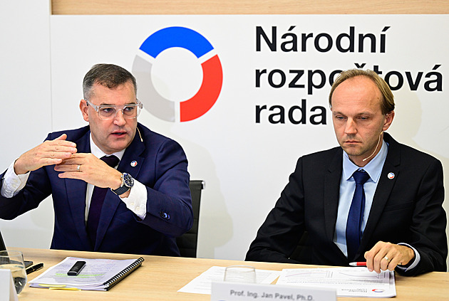 Rozpočet nové vlády se nesmí příliš odchýlit od původního, tvrdí Národní rozpočtová rada