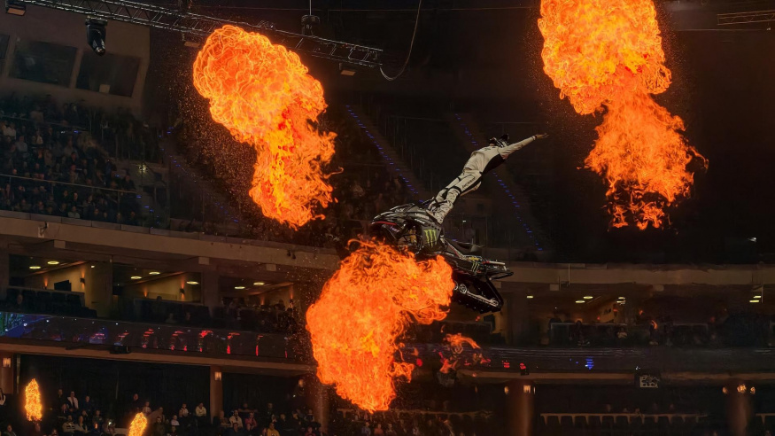 Koncert Katy Perry i FMX Gladiator Games: Vivo X300 Pro ukazuje, co dokáže ve tmě